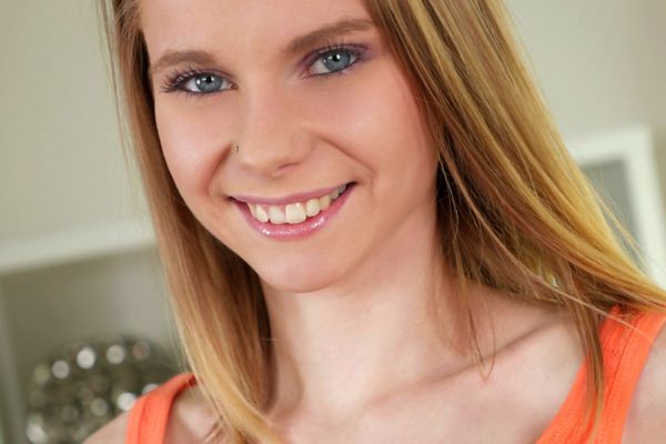 'Tiny Cutie' featuring Catarina Petrov